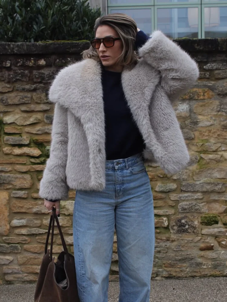 

Women Solid Faux Fur Short Coat Fluffy Lapel Full Sleeve Loose Short Coats Lady 2025 Fashion Winter Warm Daily Commuter Outwears
