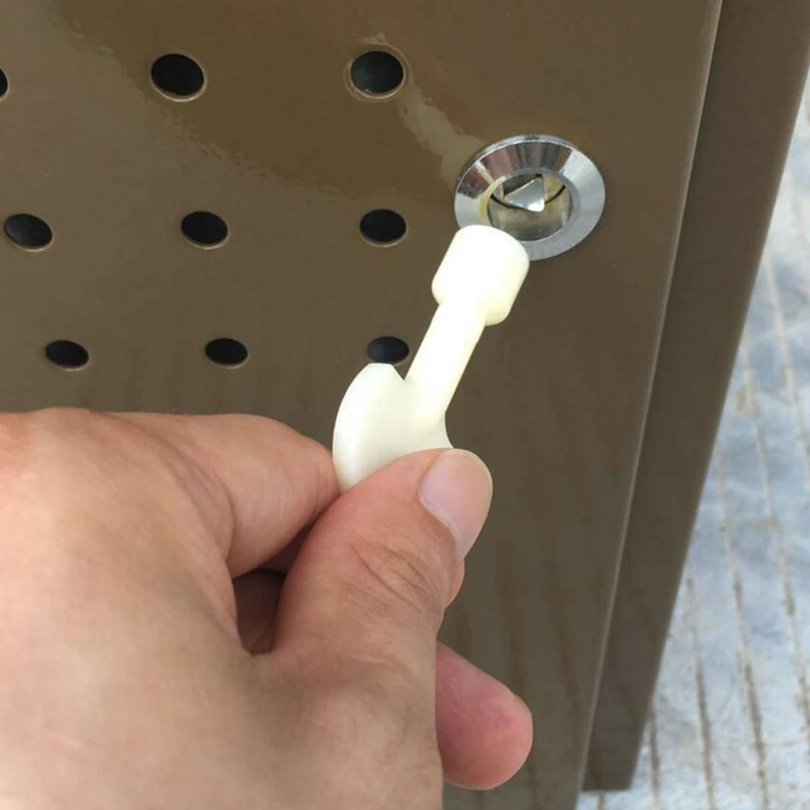 

Trash Can Lock Key Plastic Anti Rust Universal Size for Outdoor Stainless Steel Dog Triangle Security