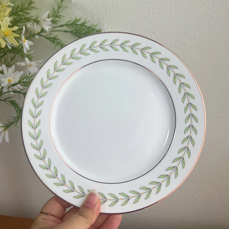 

2Pcs Round Ceramic Plates 8 Inch Cake Dessert Food Plate Gold Rim Leaf Pattern Porcelain Dinner Plate Serving Dishes Tableware