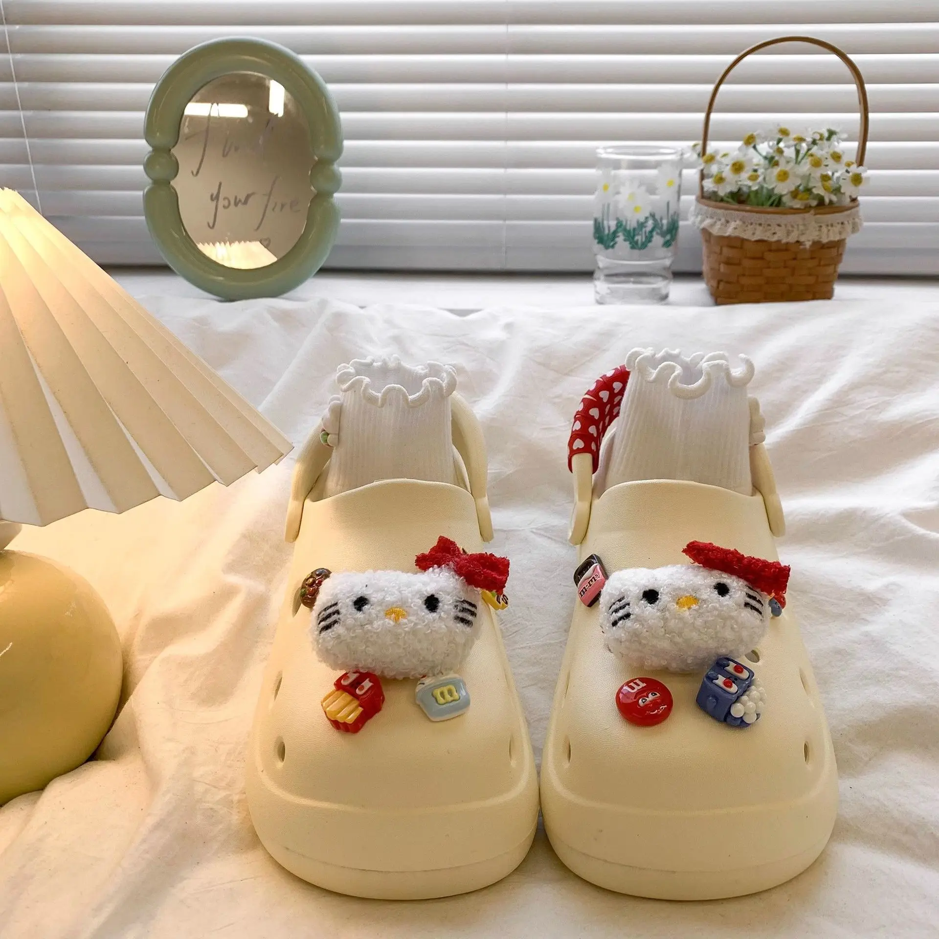 

Cute Hello Kitty Slippers Anime Summer Outerwear Women Accessories Seaside Beach Baotou Thick Bottom Kawaii Girl Gift Wholesale