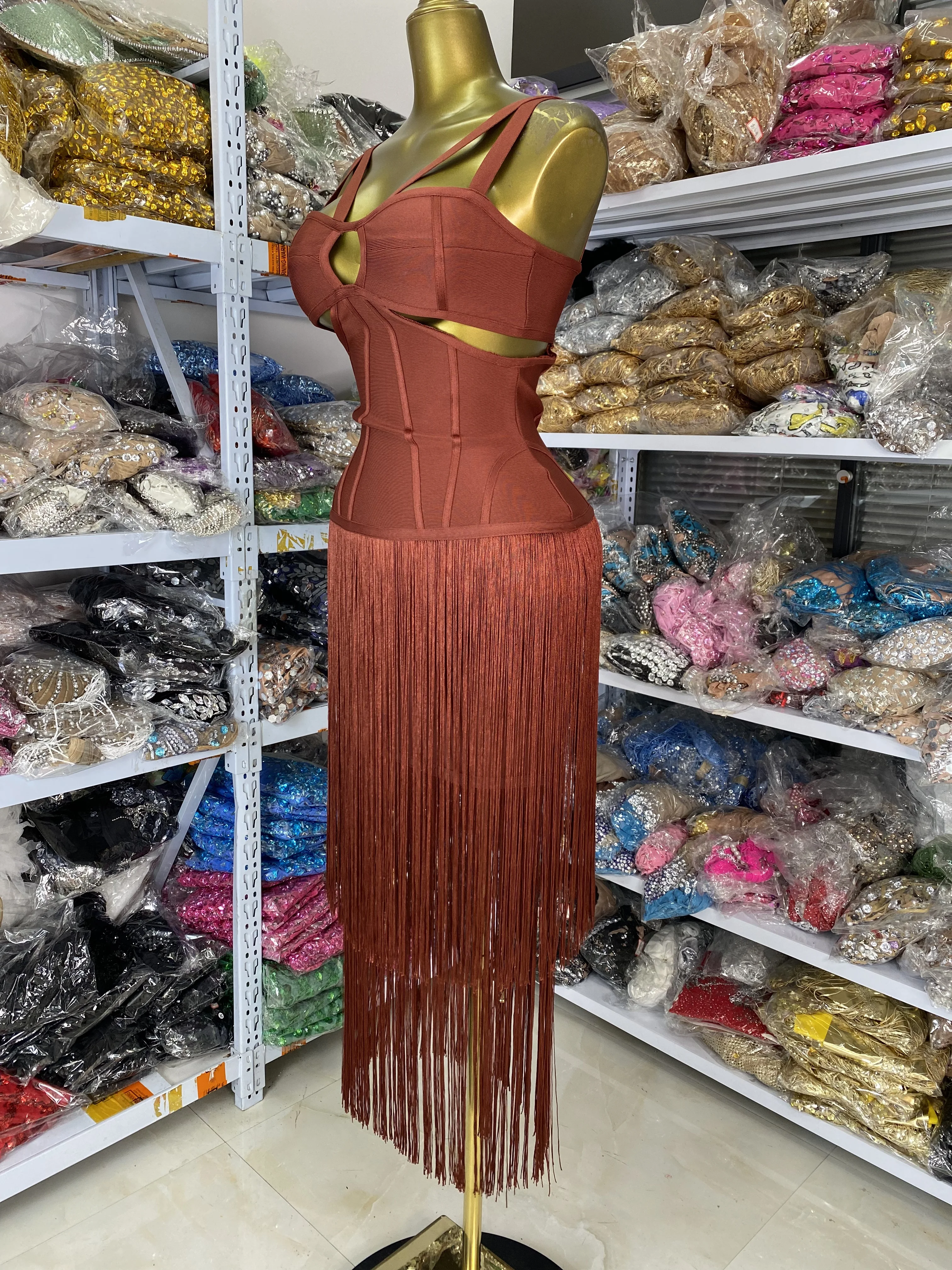 Venda de fábrica feminino novo marrom franjas bandage vestido sexy cinta de espaguete cortar na altura do joelho noite clube festa pista vestido