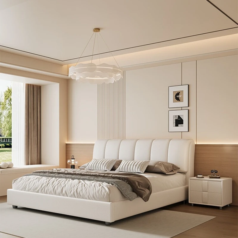 Cama matrimonial de cuero de 1.8 metros con base de madera y tapizado suave, diseño confortable, muebles para dormitorio principal.