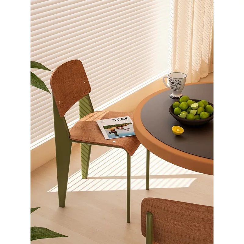 كرسي طعام من العصور الوسطى مصنوع من الخشب الصلب كرسي فيترا لطاولة الطعام الاسكندنافية كرسي مصمم للمنزل بتصميم كريمي عتيق ومسند ظهر #1