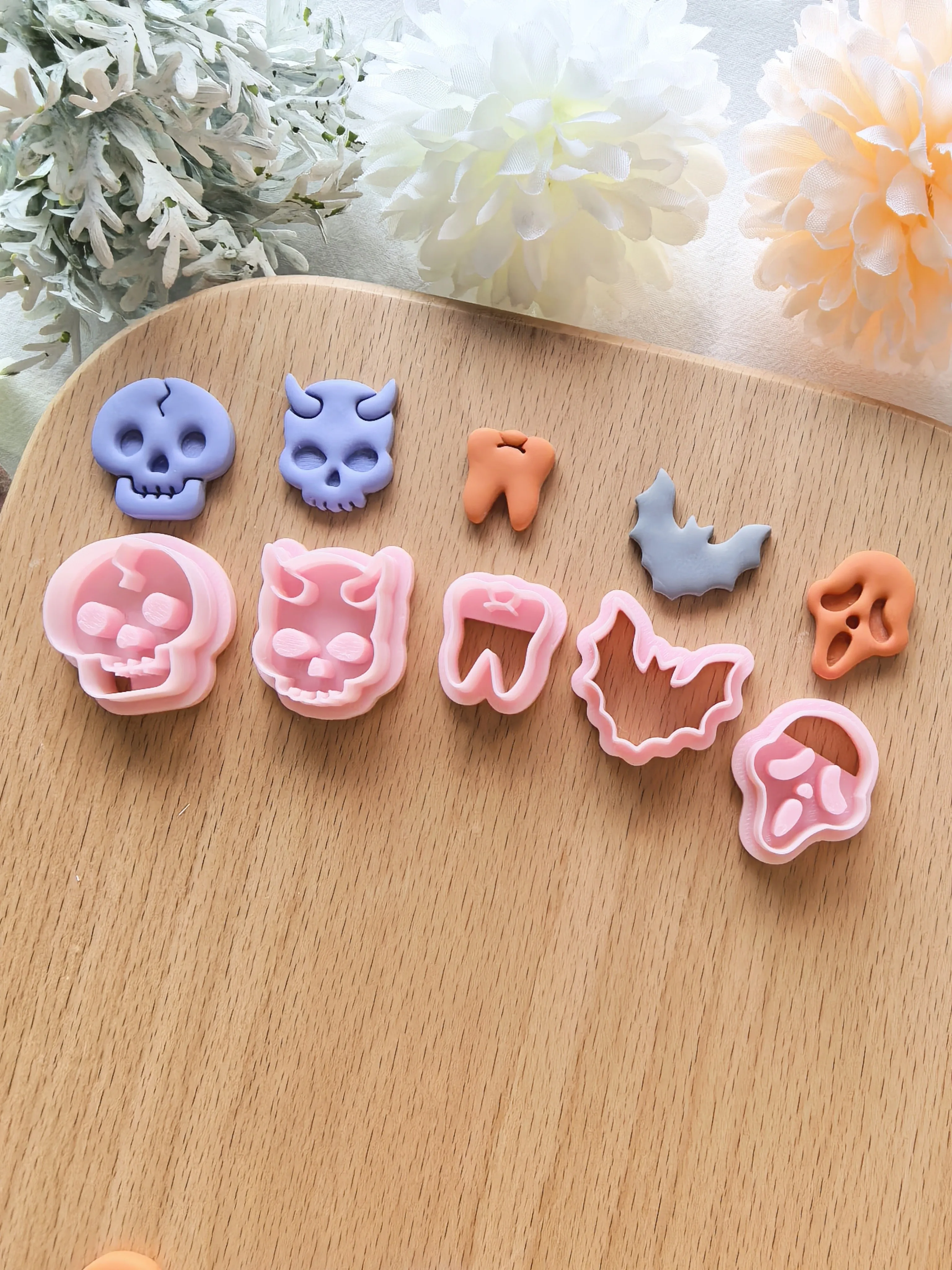 

Halloween Series Polymer Clay Cutter Ghost face/Skull/Bat Clay Cutting Molds DIY Earrings Jewelry Making Hand Tools