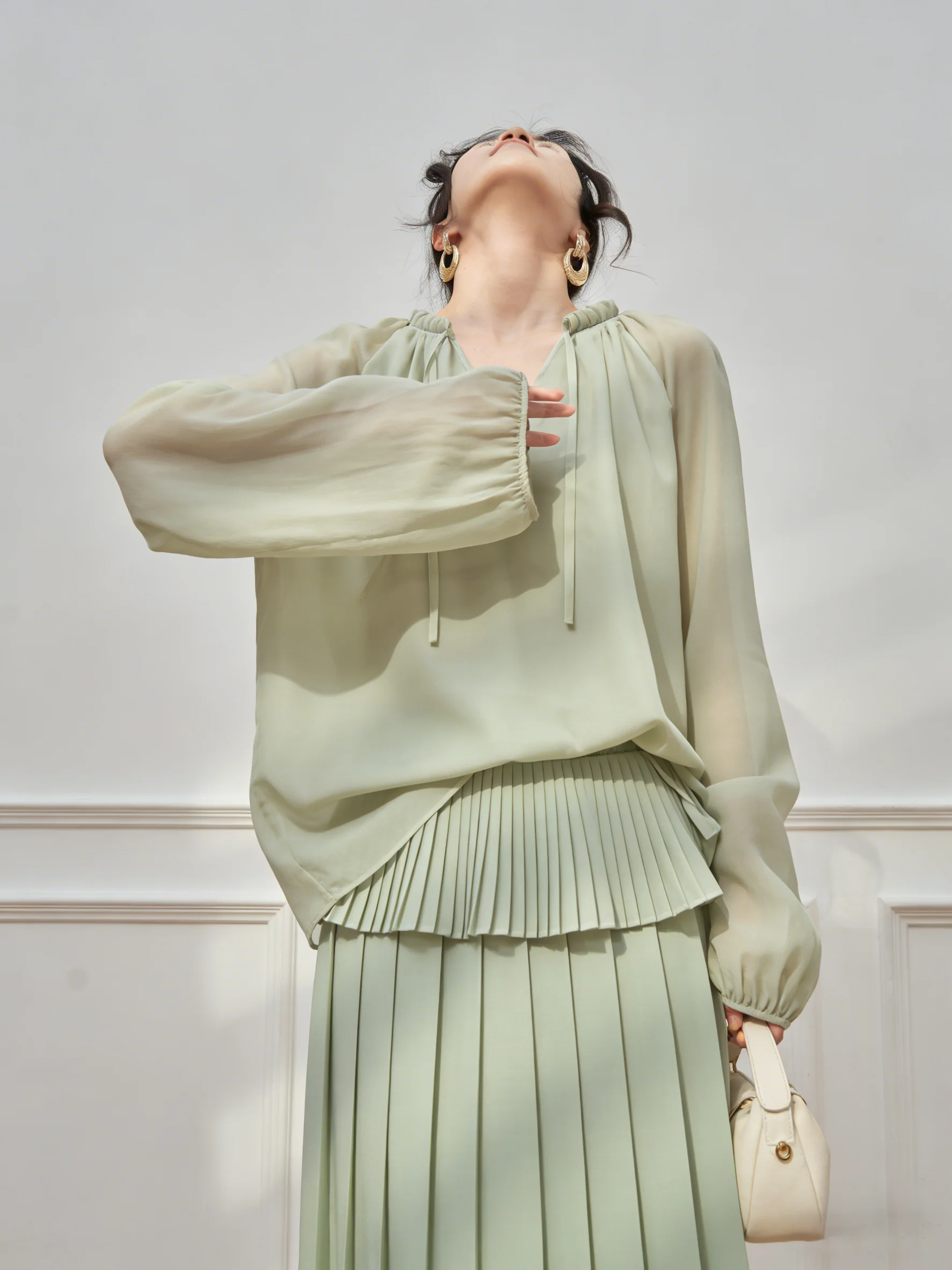 

Green V-Neck Chiffon Shirt Skirt Set Women's Style Semi-Formal Gored Hemline Fashionable Spring Outfit Casual Wear