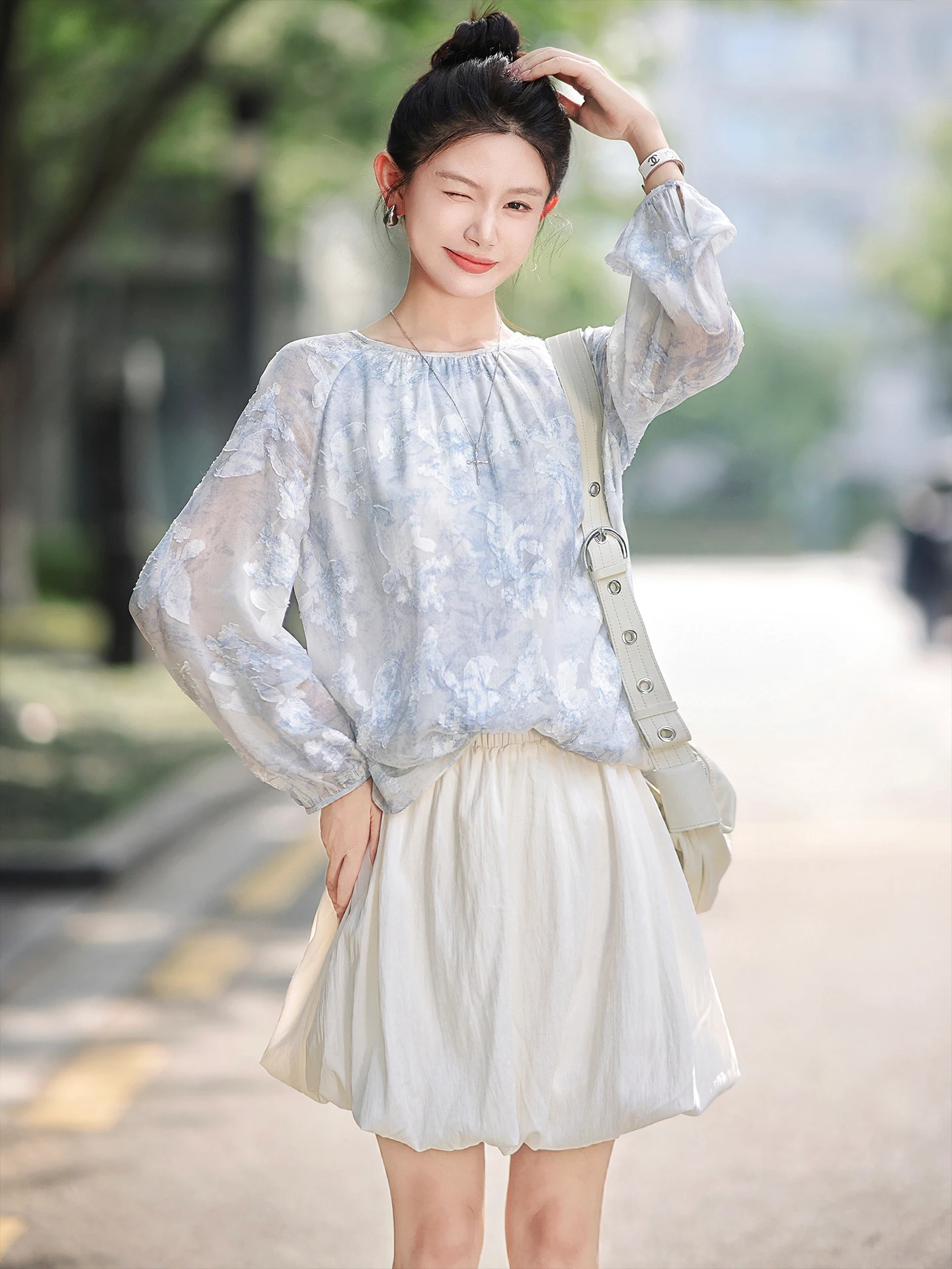 

Zhaodaixi Small irt 00 Silk round Ne Svel Women's Top Floral Cutout Design Commute Sle Summer New Arrival