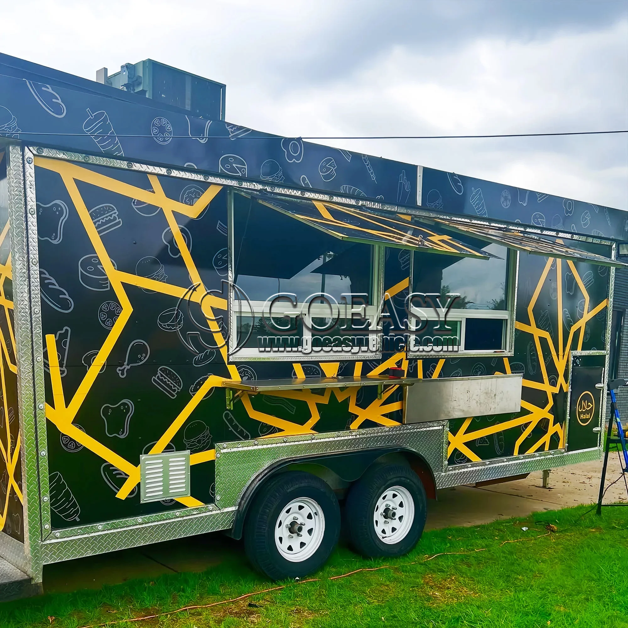 All-American Food Truck: Classic Burgers, Hot Dogs, and Shakes with Modern Twist