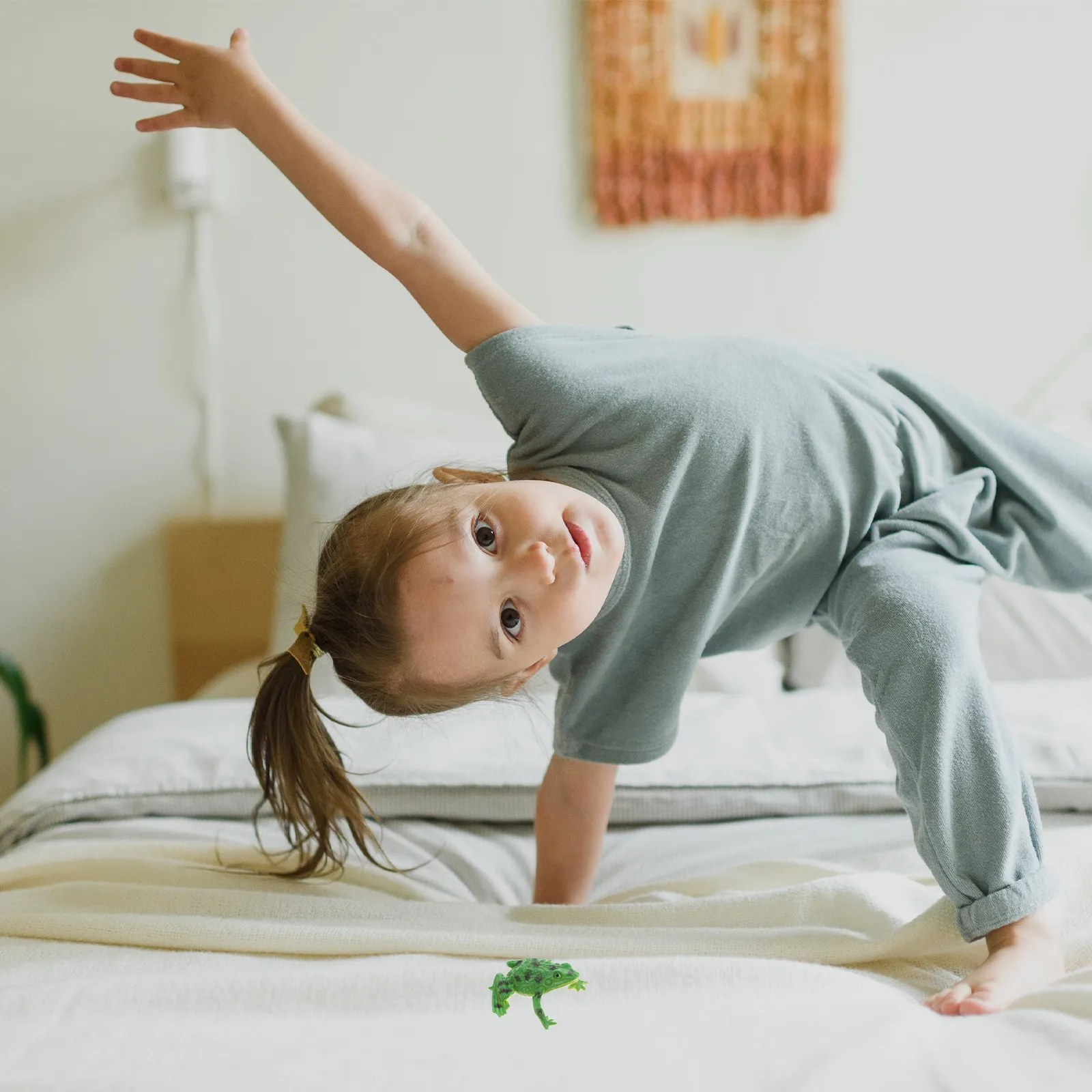 

12pcs Frogs Assorted Color Plastic Decor Kids Party Favors Gift Bag Surprise Educational Playset Toads Plaything