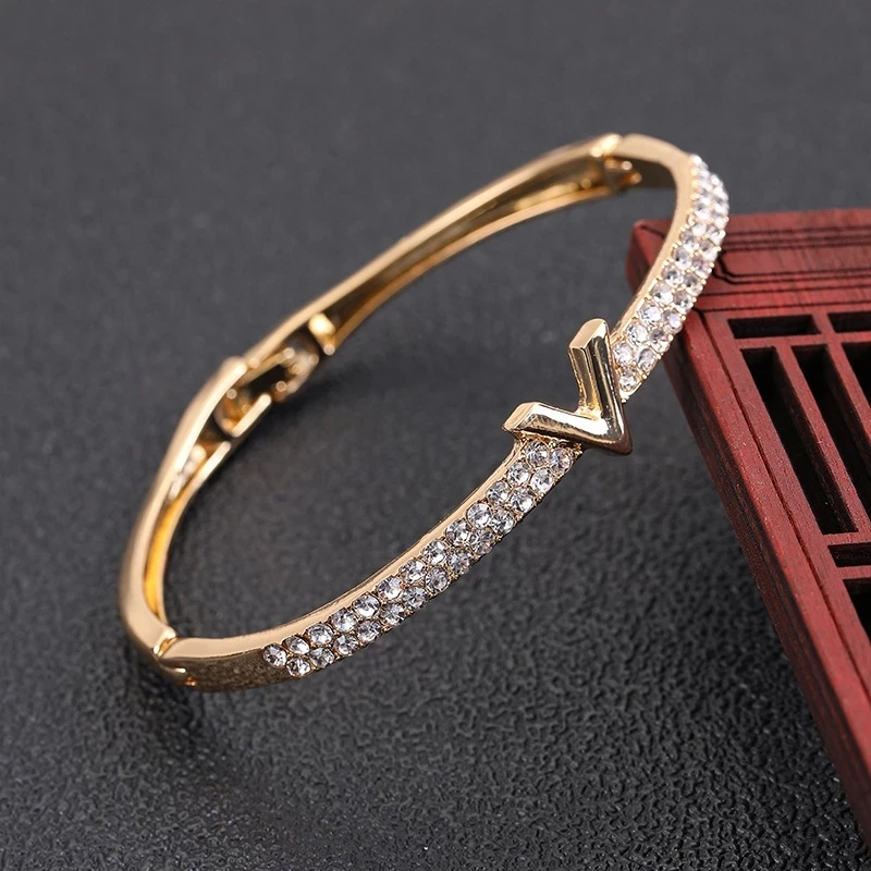 Women\'s Zircon rhinestone Bracelet high quality classic geometric nail design can open fashion accessories