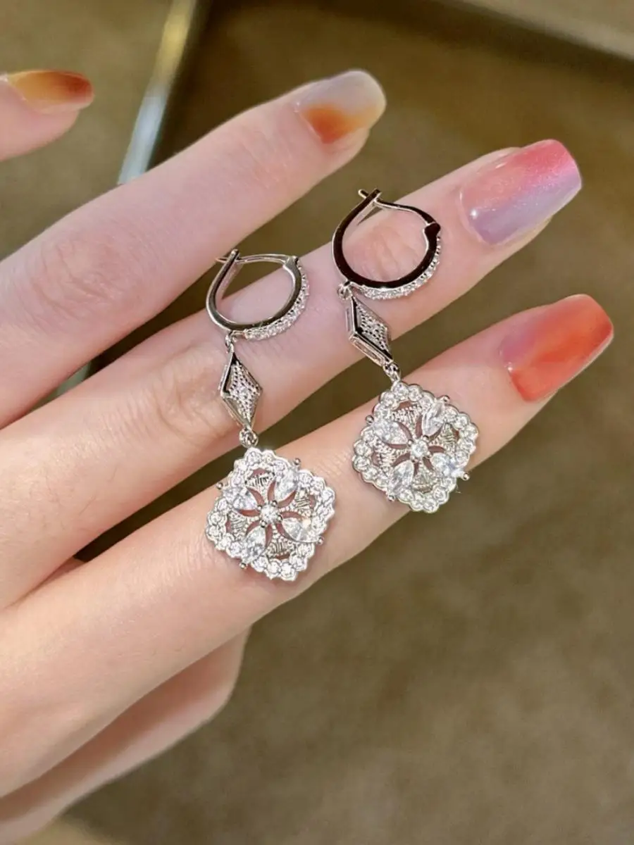 Retro Court Design Diamond Embedded Earrings Unique Style Parisian Dream Tribute to Notre Dame Vintage Fashion Jewelry