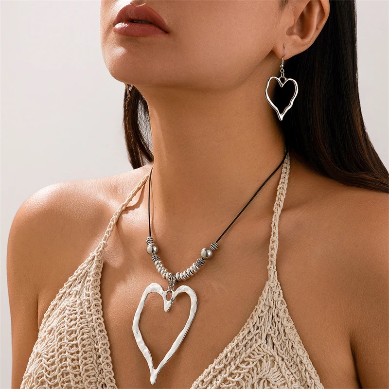 

2025 Trendy Gothic Punk Long Rope Chain Necklace for Women Y2K Big Hollow Heart Conch Pendant Earrings Beach Party Jewelry Set