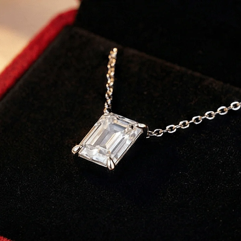 

Ожерелье из нержавеющей стали с синтетическим муассанитом 2.0 карата (1 шт.), подходит для различных нарядов и случаев ношения.