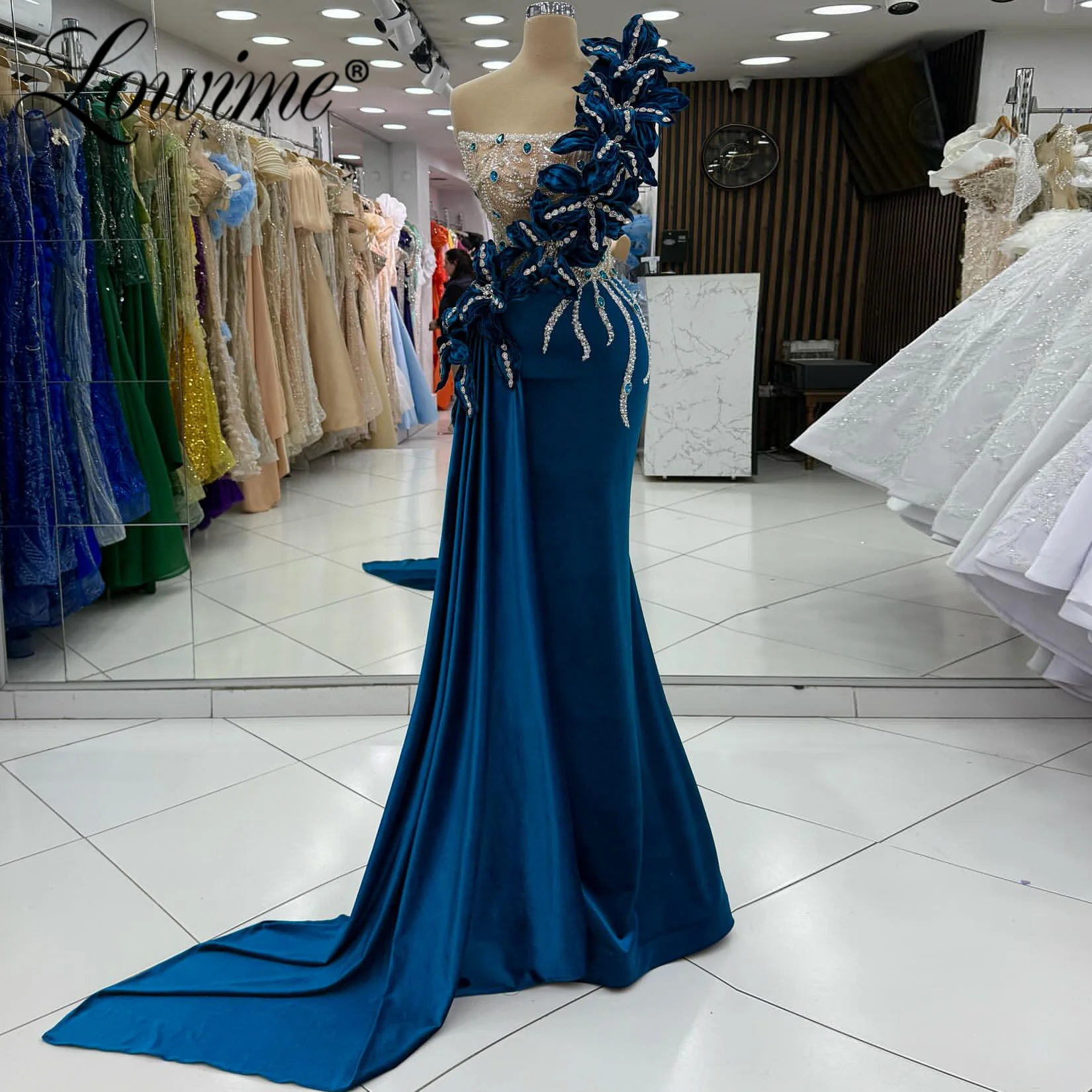 

﻿ Винтажные синие вечерние платья на одно плечо с цветочным принтом Вечерние платья с кристаллами по индивидуальному заказу 2026 Длинные платья русалки со шлейфом по бокам