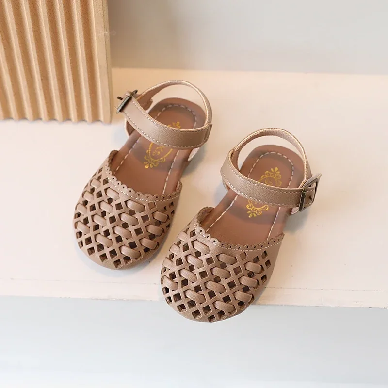 Sandali da bambina copri punta intrecciata morbida pelle Pu cursori per bambini pianura Trendy Beige kaki 21-30 Light Kids Flats Summer