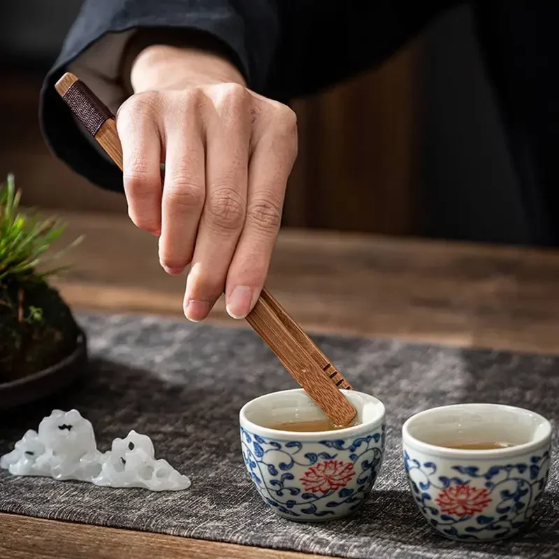 قطعة واحدة من ملقط شاي الخيزران - مشبك شاي خفيف الوزن مصنوع يدويًا ومتين طبيعيًا لسهولة التعامل معها