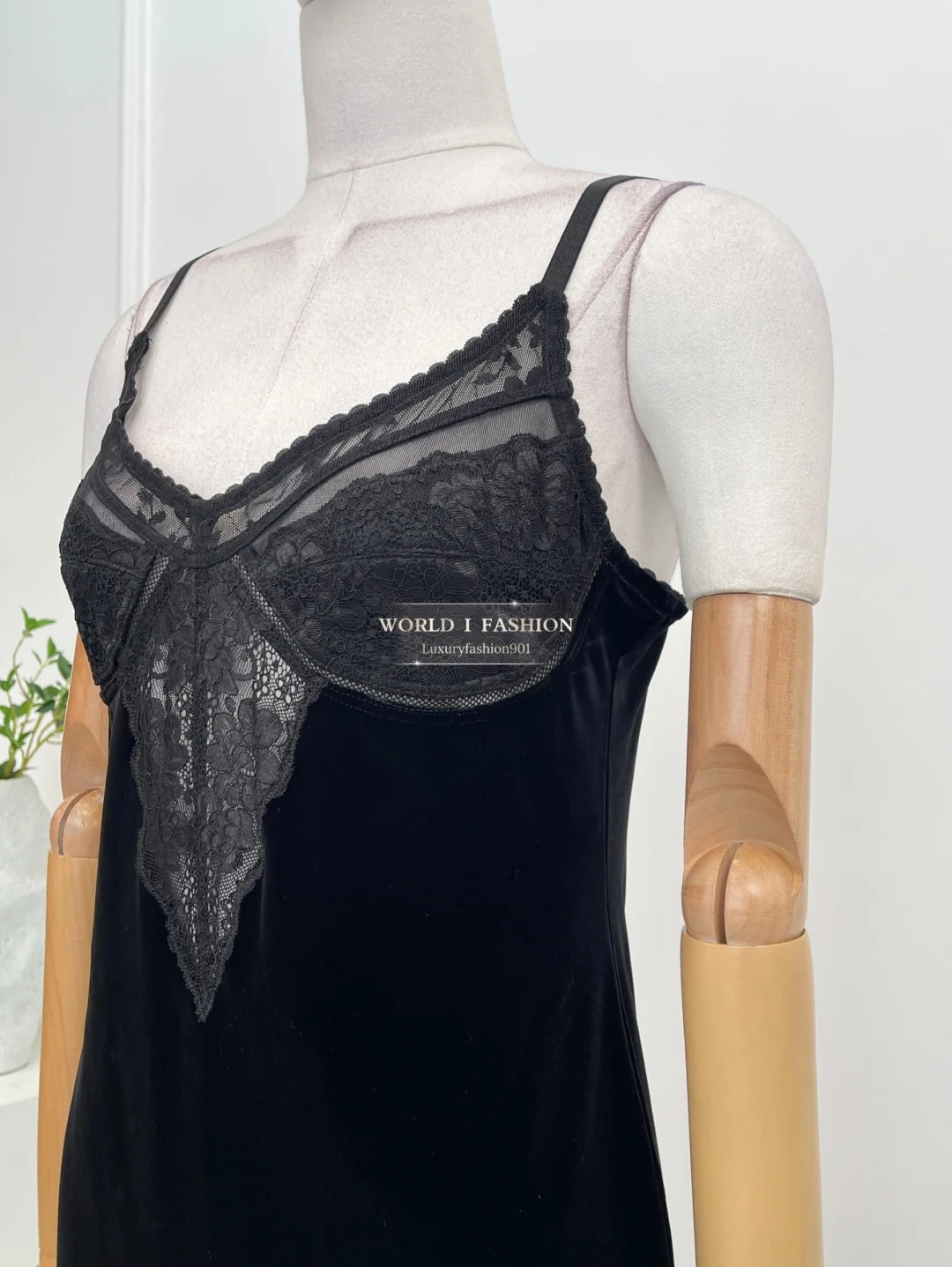 Schwarzes ärmelloses, rückenfreies Spitzen-Midikleid aus Samt für Damen