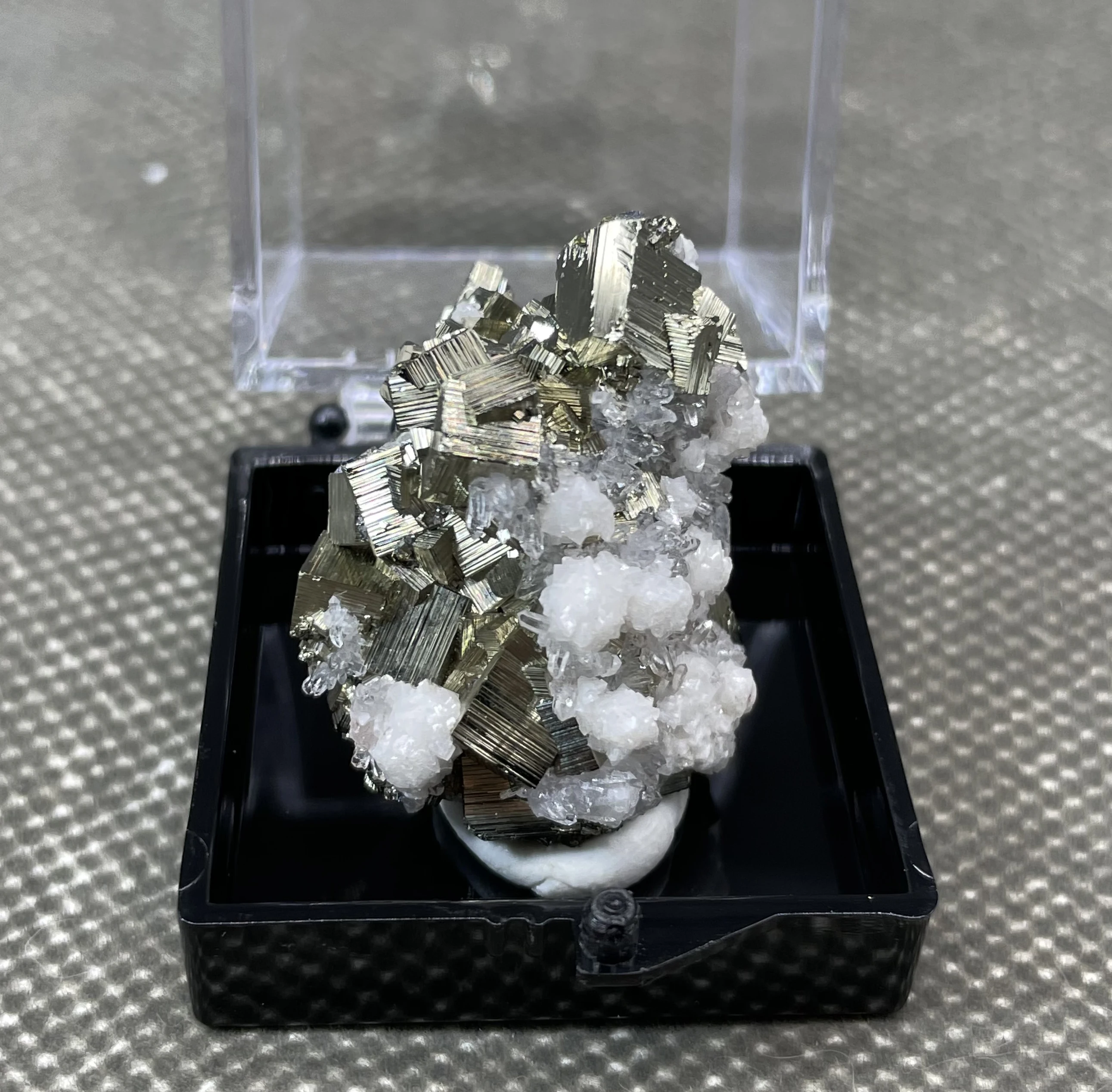 BEST! 100% Natural White crystal and pyrite and dolomite Symbiotic mineral specimen Stones and crystals + box size 3.4 cm