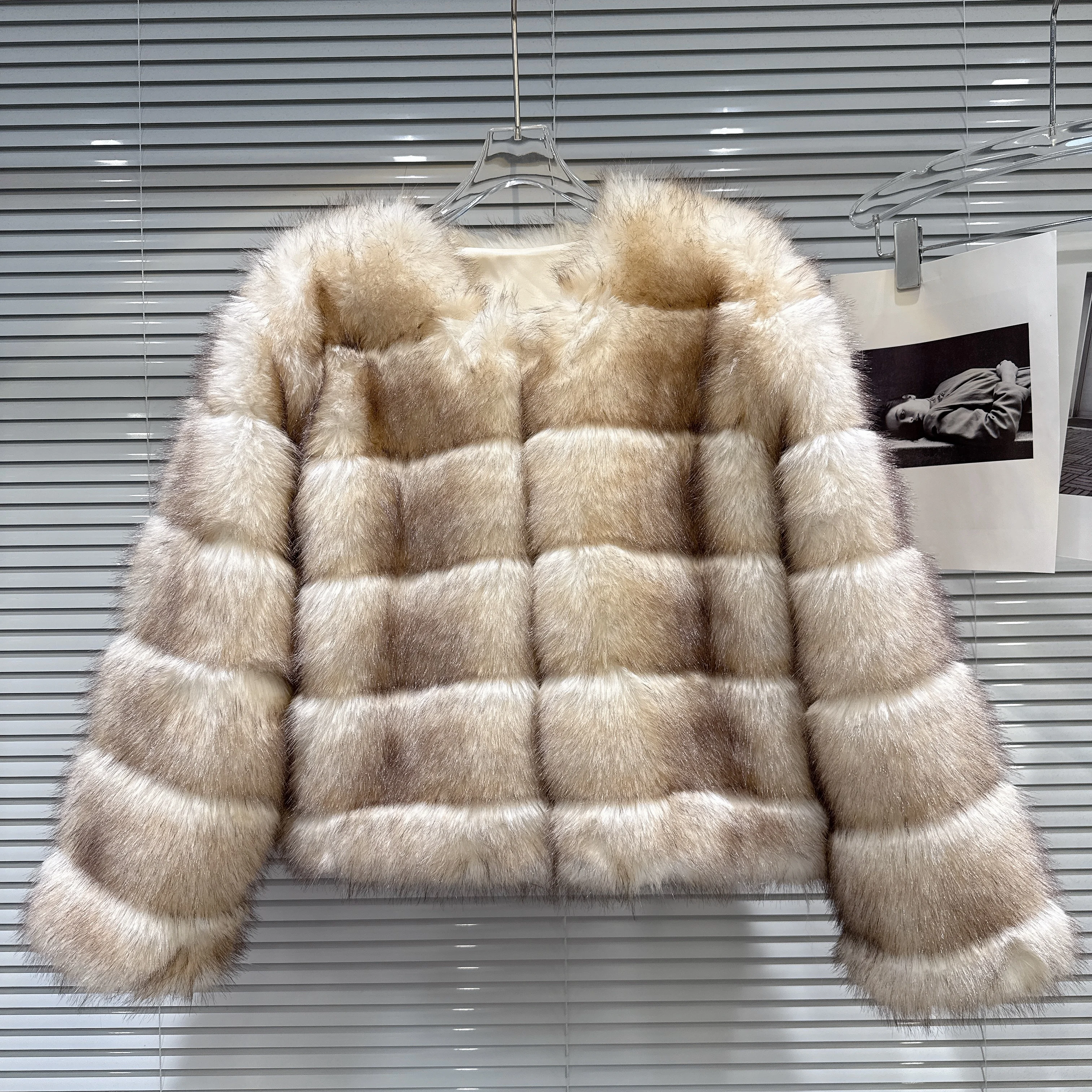 2023 Winter Neue Elegante Prominente Faux Pelz Mäntel Welle Muster Casual Lose Dicke Warme Umweltfreundliche Pelz Kurze Jacken für Frauen