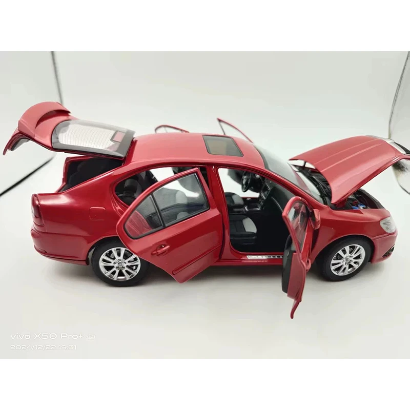 Model samochodu Octavia RS 2011, skala 1:18, odlewany, ze stopu, symulacja, statyczny, kolekcjonerski, dekoracyjny, na prezenty świąteczne, zabawka, pamiątka.