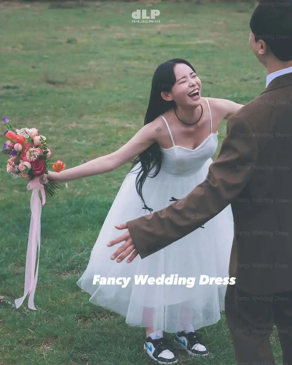 Fantasia carino fiocco staccabile abito da sposa Corea donne servizio fotografico una linea innamorato abito da sposa lunghezza tè corsetto posteriore personalizzato