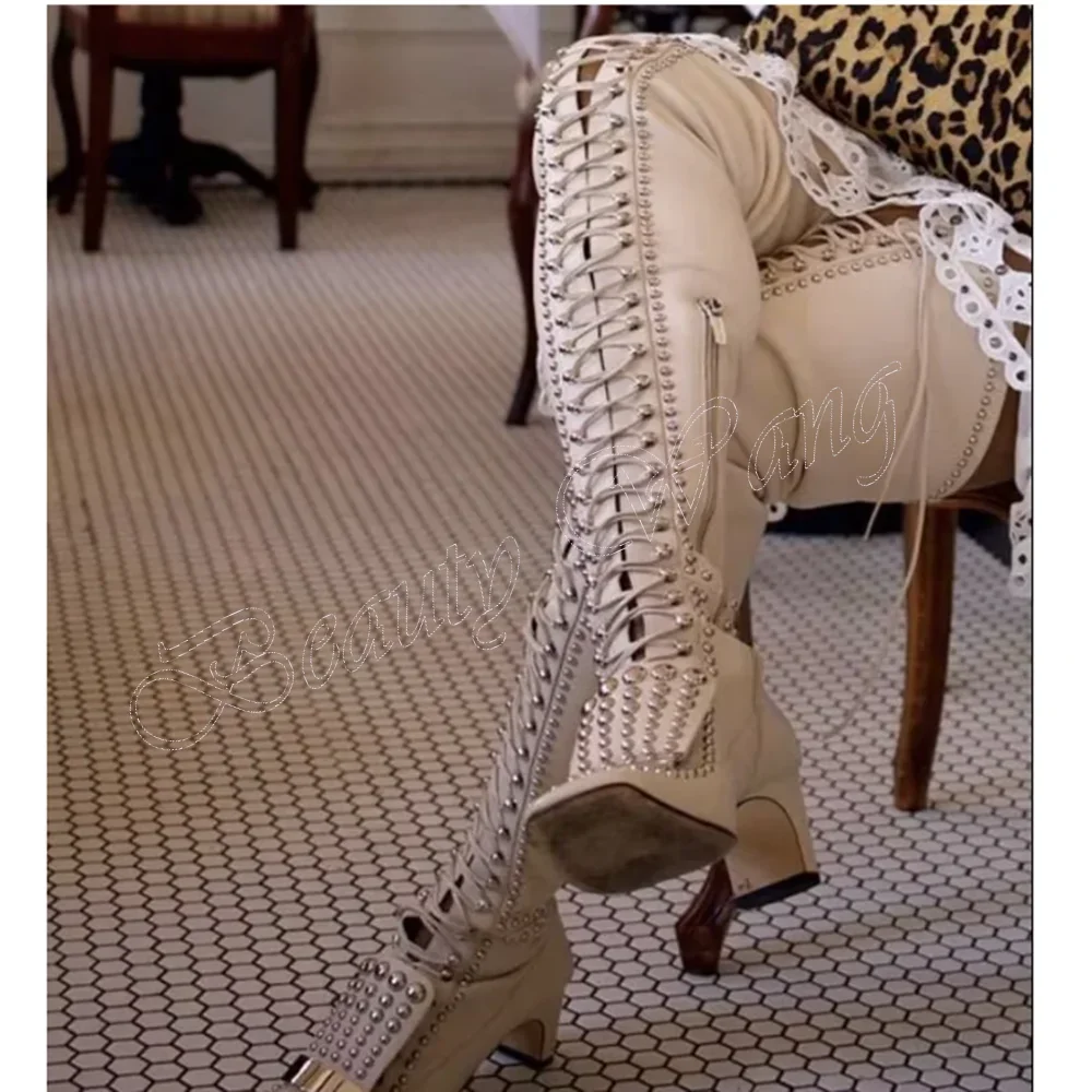 화이트 스퀘어 토 부츠 리벳 장식 사이드 지퍼 두꺼운 하이힐 여성용 하이힐 패션 2023 신상 여성용 신발