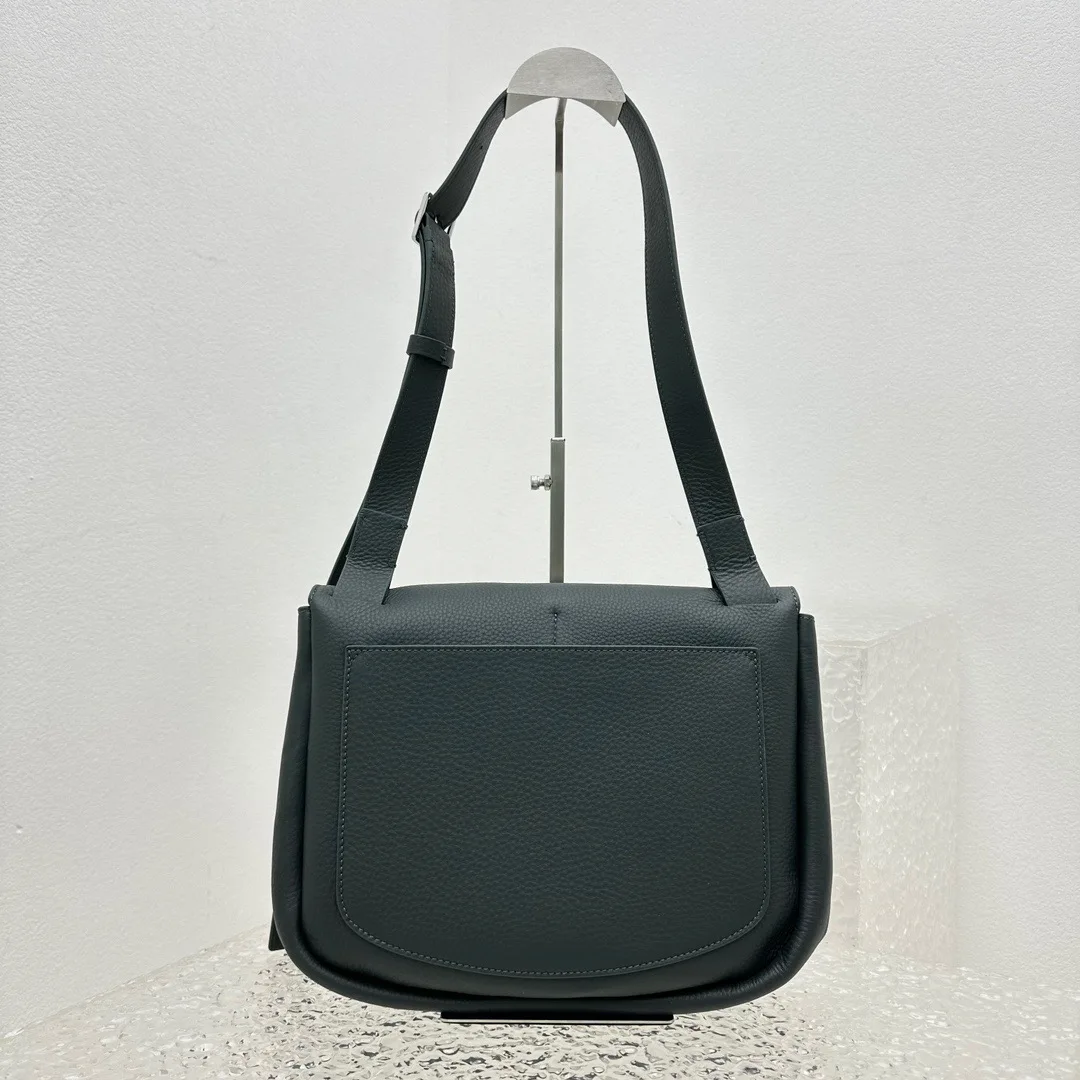 

2025 women top quality Leather lychee pattern calfskin black shoulder bag flip bag women's retro casual bag