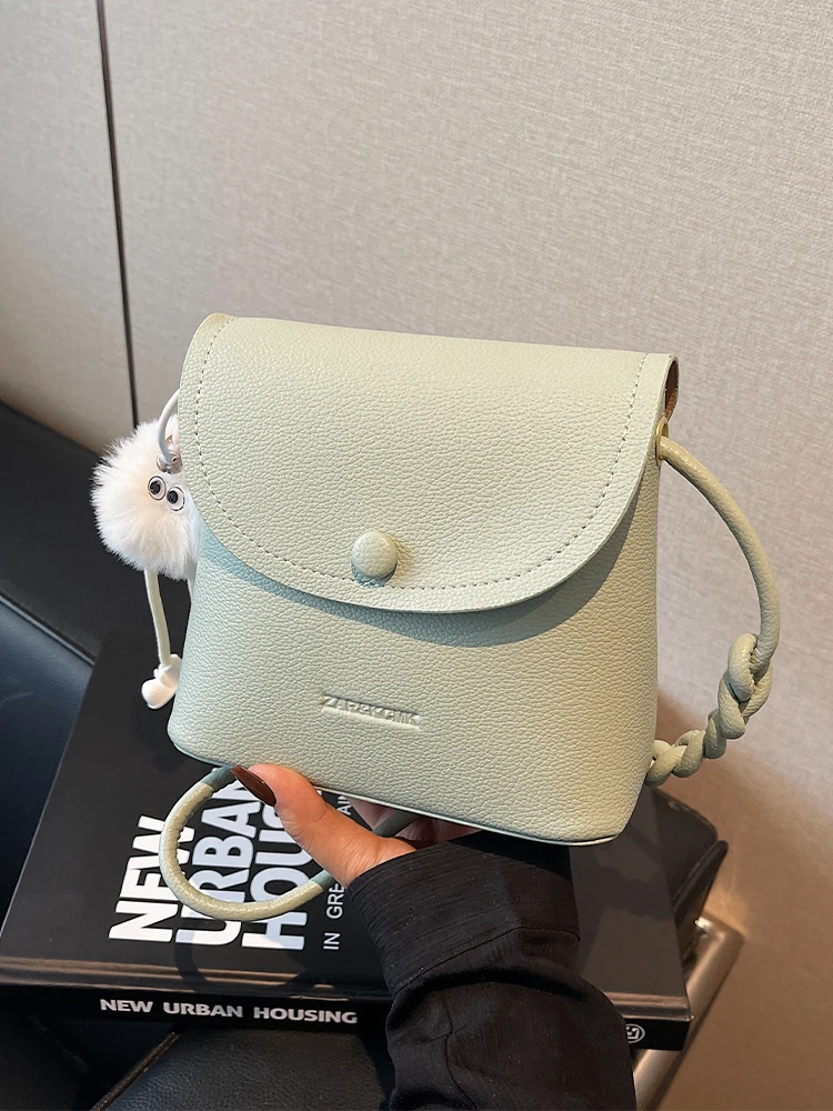 

Fashionable Casual Women's Bucket Shoulder Bag Spring 2026 New Style Versatile Crossbody Bag Soft Handle Medium Hardness