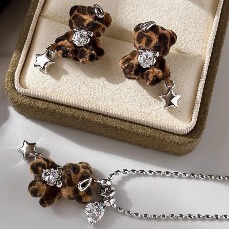 

Милые винтажные плюшевые серьги с леопардовым принтом, меховые серьги без выпадения для женщин, уникальный нишевый дизайн, изысканное модное ожерелье