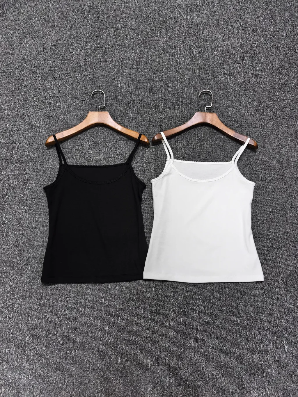 U-Neck Camisole, 2026 Early Autumn New Style, Slim Fit, Can Be Worn Alone Or Layered Under A Sleeveless Top.
