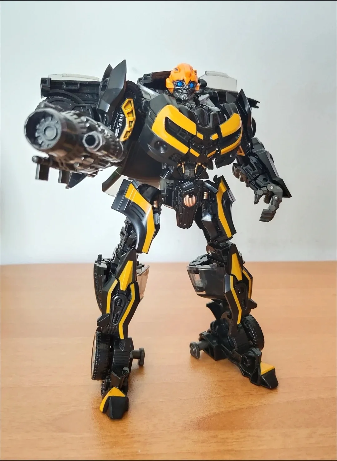 متوفر في المخزون TW1025B Dark Bee TW-1025 KO SS49 ألعاب التحول سيارة روبوت عمل أرقام الأوتوبوت نموذج جمع الأولاد هدية #2