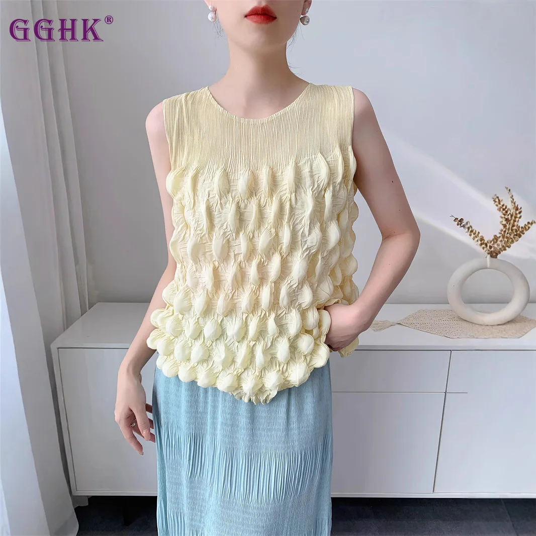 

GGHK 2025 Summer New Handmade Bubble Pleated Top Women's Comfortable Casual T-Shirt Round Neck Sleeveless Vest Miyake Style