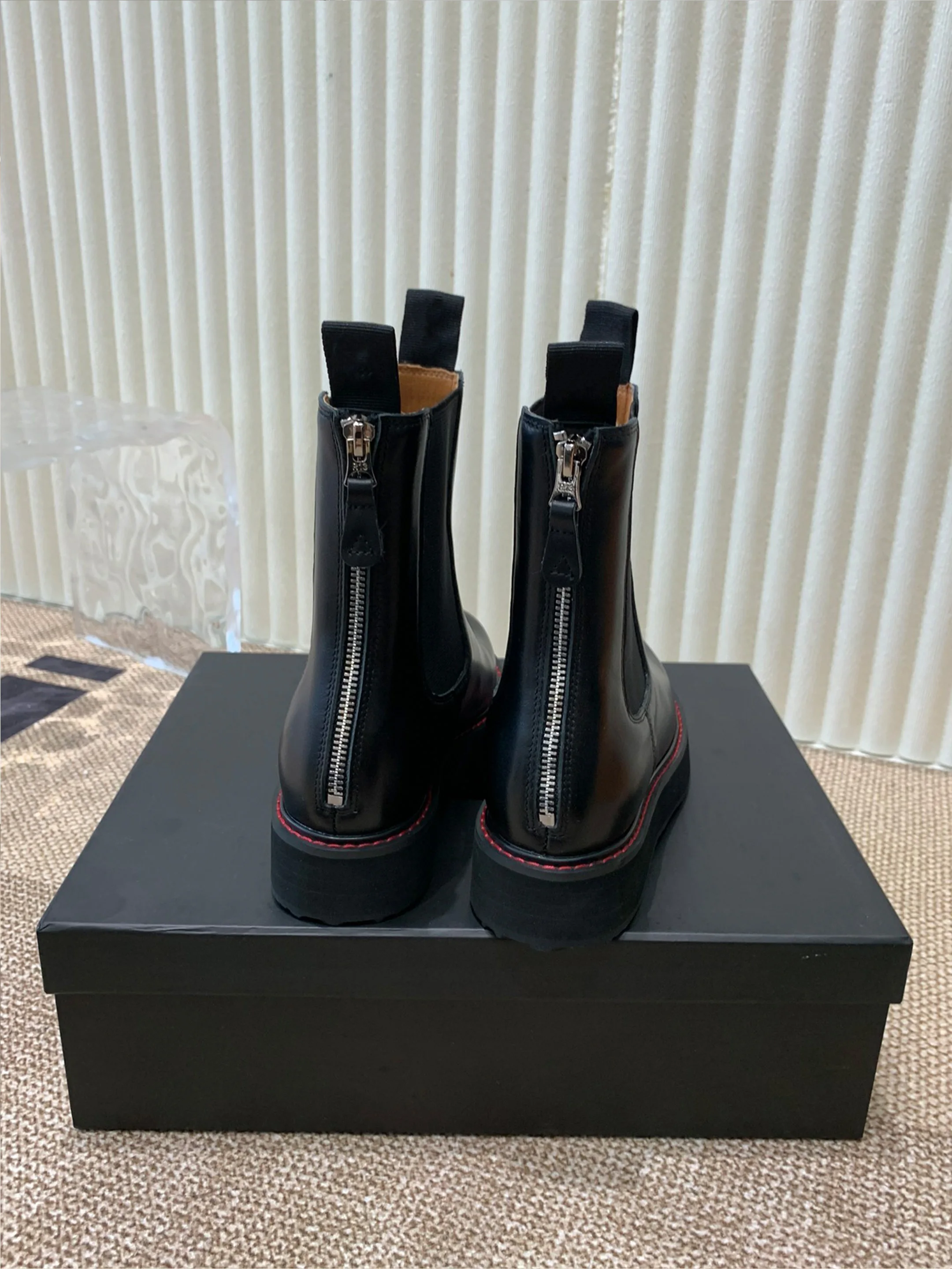 أحذية تشيلسي كلاسيكية سميكة القطع لعام 2025 بمقدمة مستديرة أحذية قصيرة مصنوعة يدويًا من نسيج الجلد ناعم ومريح موديل جديد #3