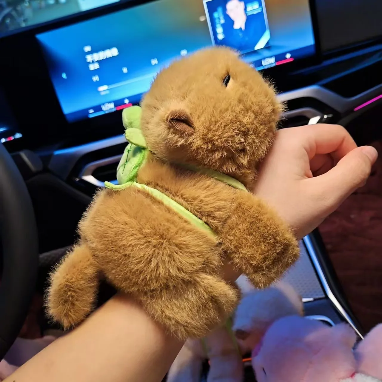 กำไลข้อมือสแนปริงคาปิบาร่าแบบสปอร์ตใหม่ พร้อมหางหมุนได้ ตุ๊กตาคาปิบาร่าสุดฮิตในโซเชียล