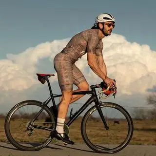 

Love The Pain Triathlon Trisuit World Champ Short Sleeve Skinsuit Clothing Swimming Cycling Running Wetsuit Competition Apparel