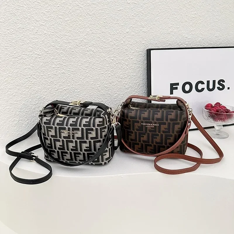 

2025 Designer Messenger Bag For Ladies Leather Crossbody Bag With Embroidery Detail Timeless Classic Appeal