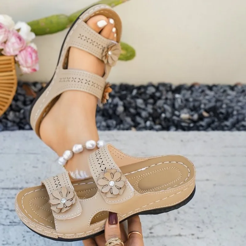 

Women's Comfort Flat Slippers Slip on Sandals Double Strap Floral Applique Cutout Soft Sole Summer Beach Daily Walking Footwear