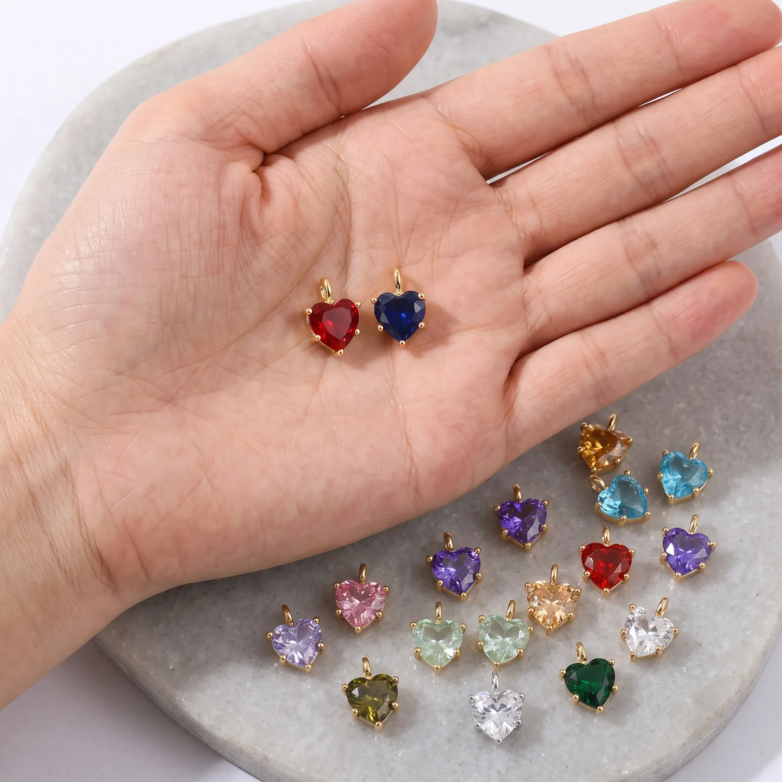 2 Stück Zirkonia-Charms zum Valentinstag, Geburtsstein-Charms, Herz, Messing, 18 Karat vergoldet, Anhänger für die Herstellung von DIY-Halsketten, 13 mm x 9 mm – Detail 3