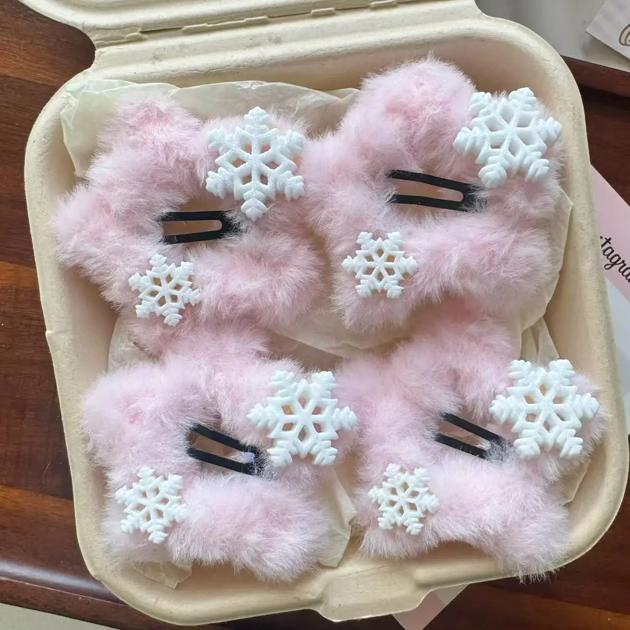 

4Pcs Pink Plush Pentagram Hair Clips Cute Glitter Snowflake Hairpins For Women Girls Winter Fluffy Bobby Pins Barrette Accessory