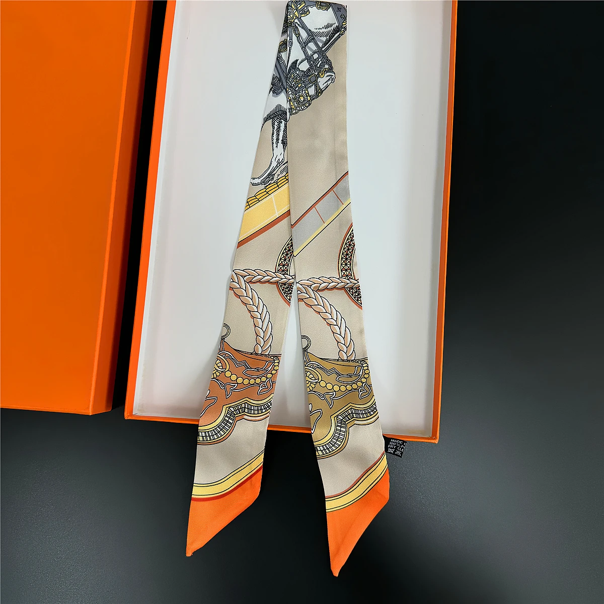 Wunderschöner Sattel-Twill-Seidenschal für Damen, modischer Schal, luxuriöser dünner Taschenschal, Markendesign, Foulard, Halstuch, Haar-Stirnband