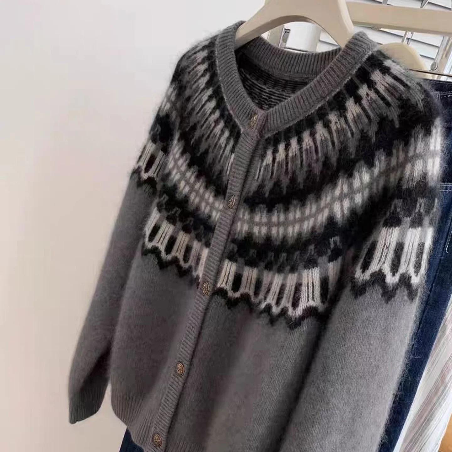 Hot selling new women\'s O-neck cardigan 100% pure wool sweater Autumn and winter fashion knitted long sleeved jacket Women\'s