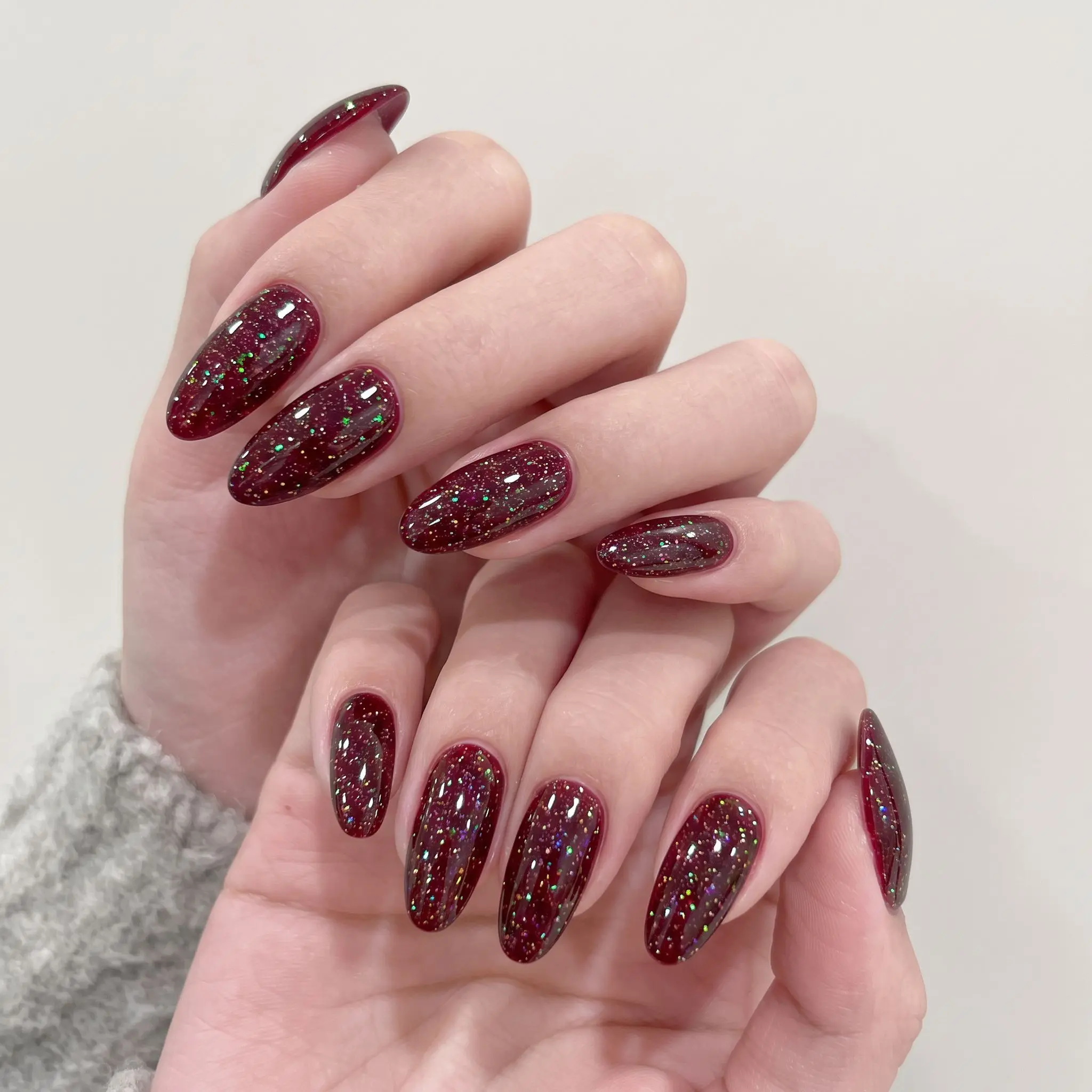 Hassleless Red Crushed Diamond Ultra-Bright Flashing Nail Gel Long-Lasting High Saturation Setting Gel Suitable for Salon Manicures Women's Christmas Gift