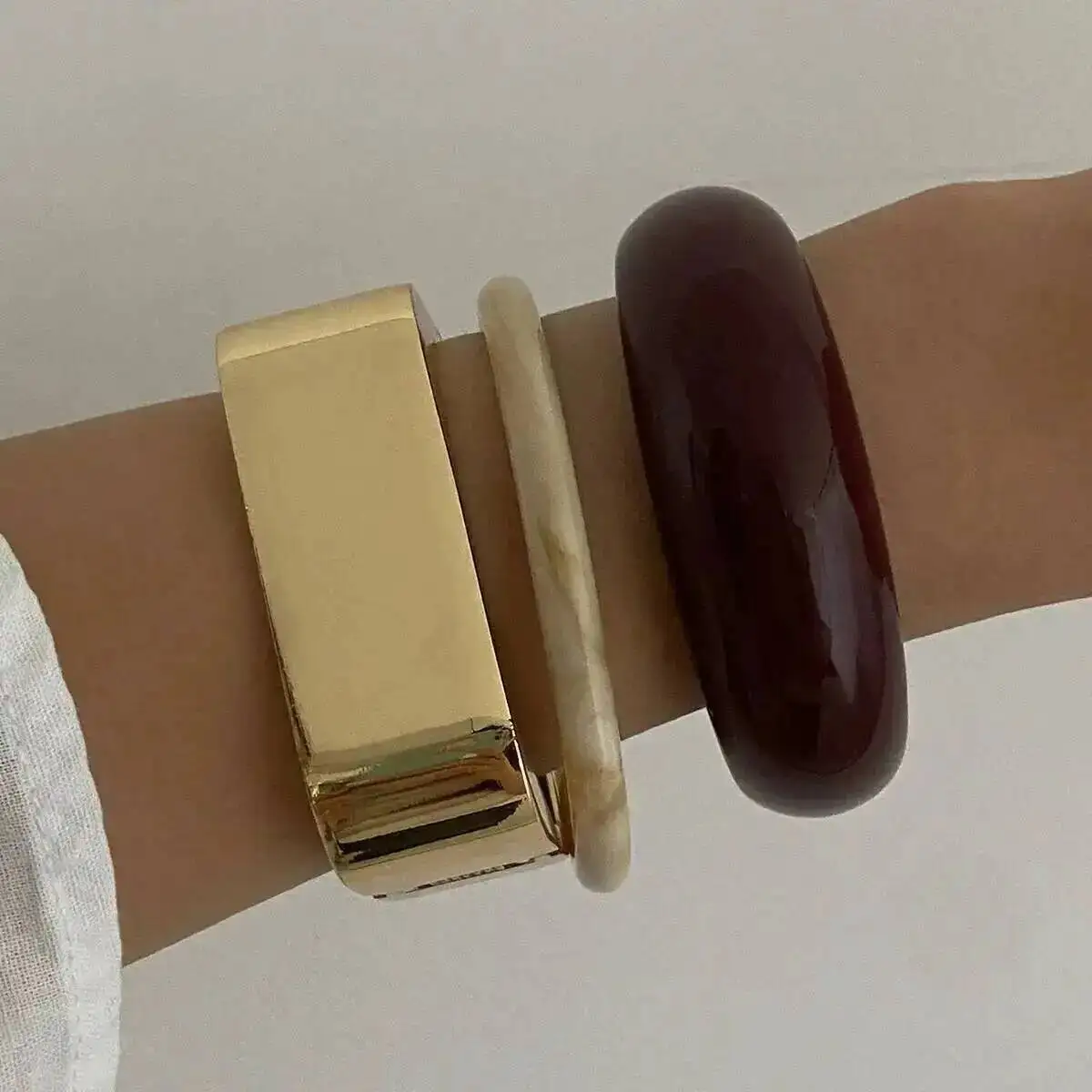 

KunJoe Punk Geometric Square Acrylic Metal Wide Bracelet For Women Simple Thick Resin Round Bangle Autumn/Winter Jewelry New