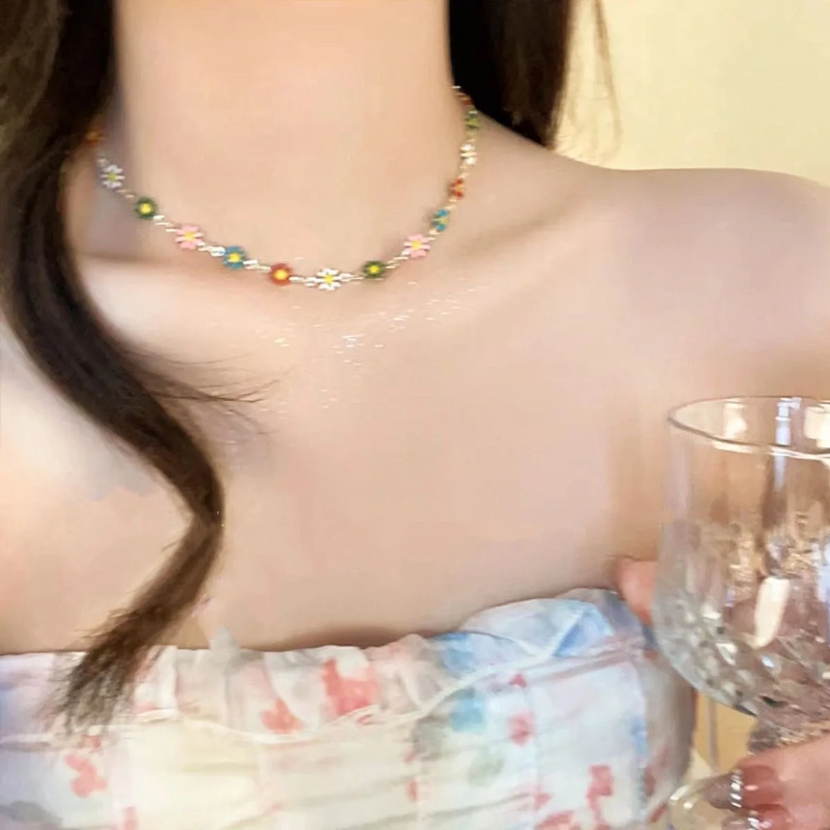 

2025 New Metallic Colored Daisy Necklace Ladies Bohemian Beautiful Necklace Lovely Ladies Jewelry Gift Wholesale