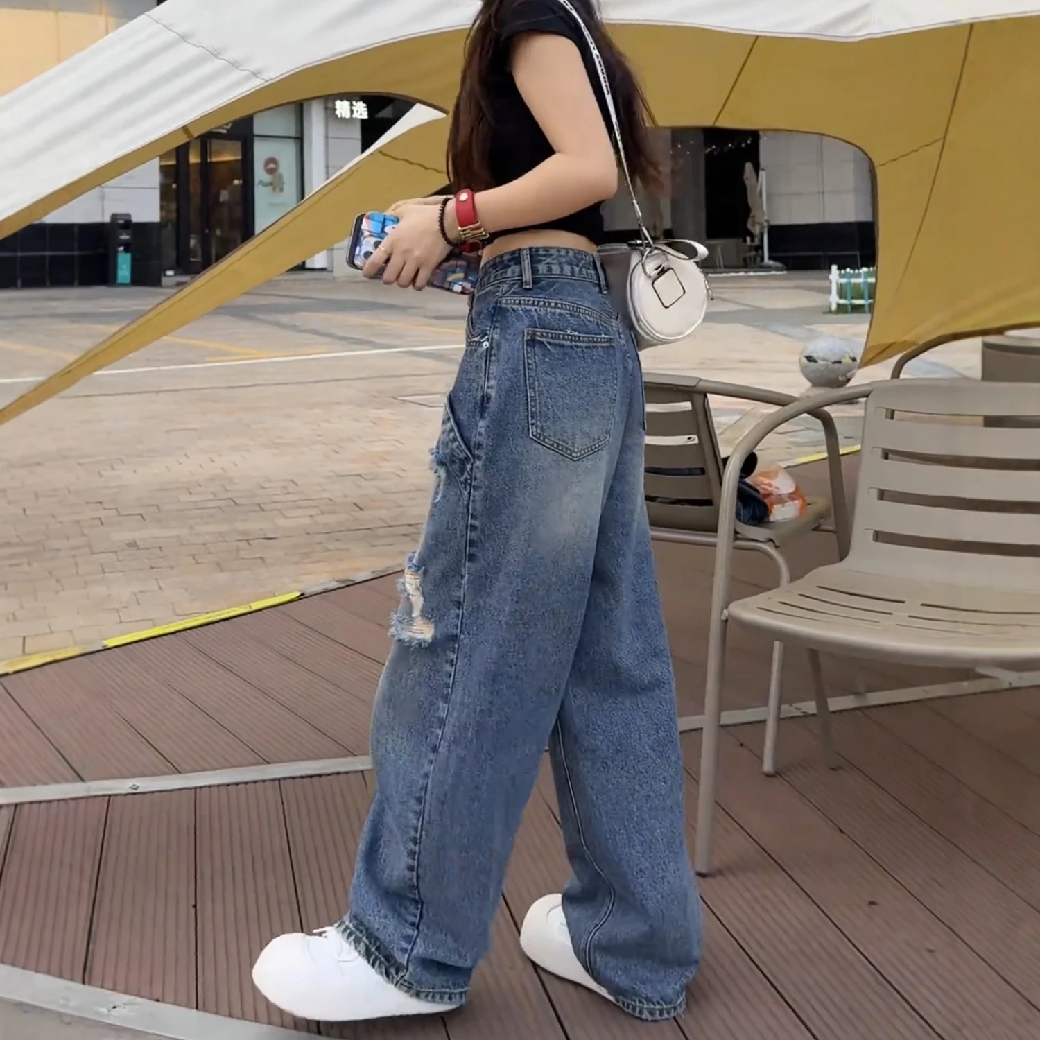 جينز أزرق ممزق للنساء تصميم غير متماثل بأزرار Y2k Punk Hip-Hop 2000s American Street كاجوال فضفاض مستقيم بنطال ذو قصة أرجل واسعة