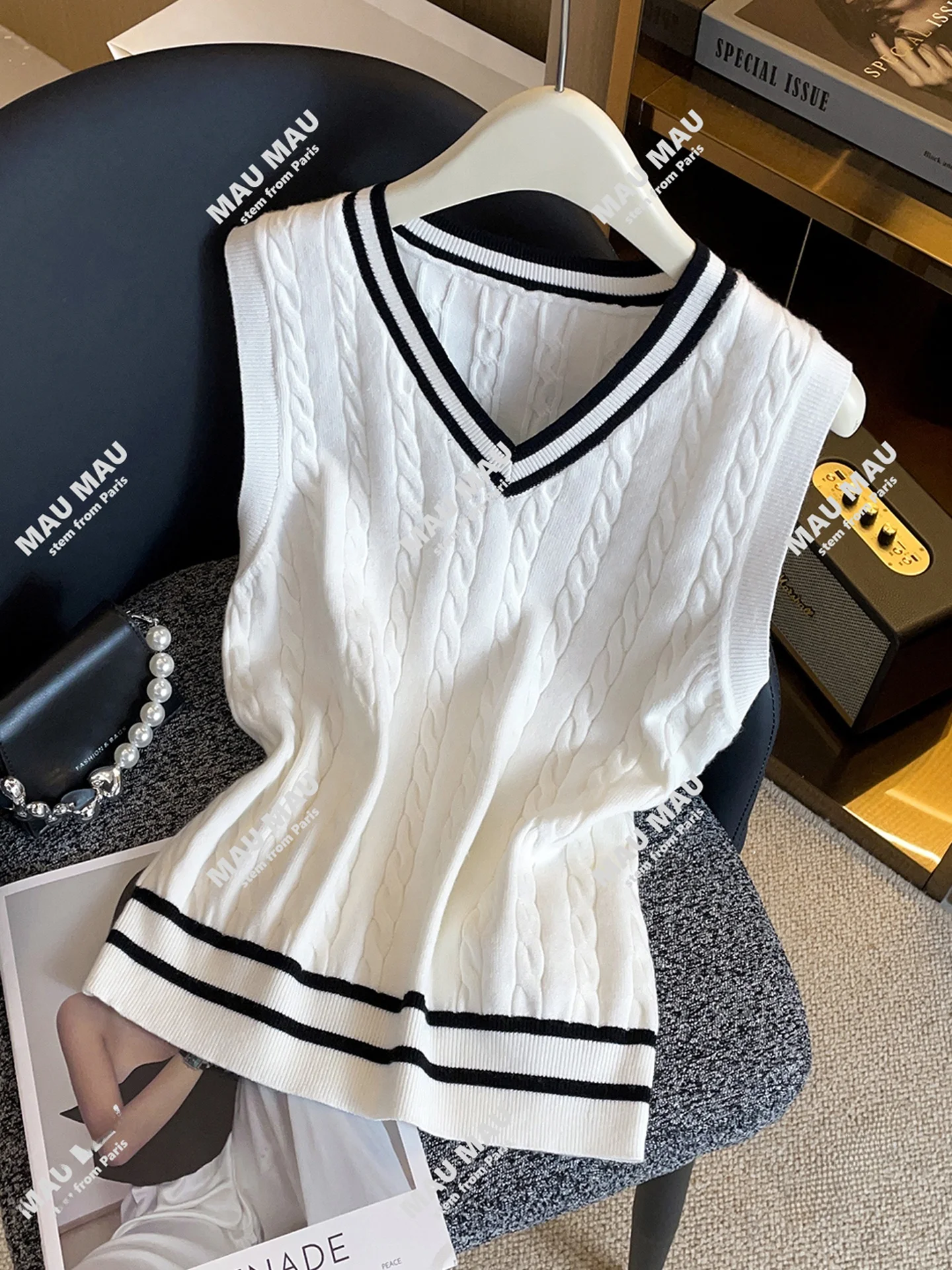

High-End Knitted Vest Top V-Ne Striped Preppy Sle Autumn Faion for Young Women Commute Simple Regular Fit Knitwear