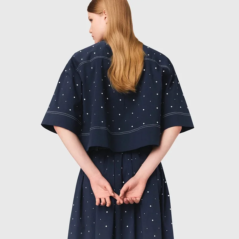 ชุดเซ็ตสีพื้นเรียบหรู แต่งเพชร คอปกหลวมทรงเอไลน์ ยาวคลุมเท้า สำหรับฤดูใบไม้ร่วงต้นๆ และฤดูร้อนปี 2025