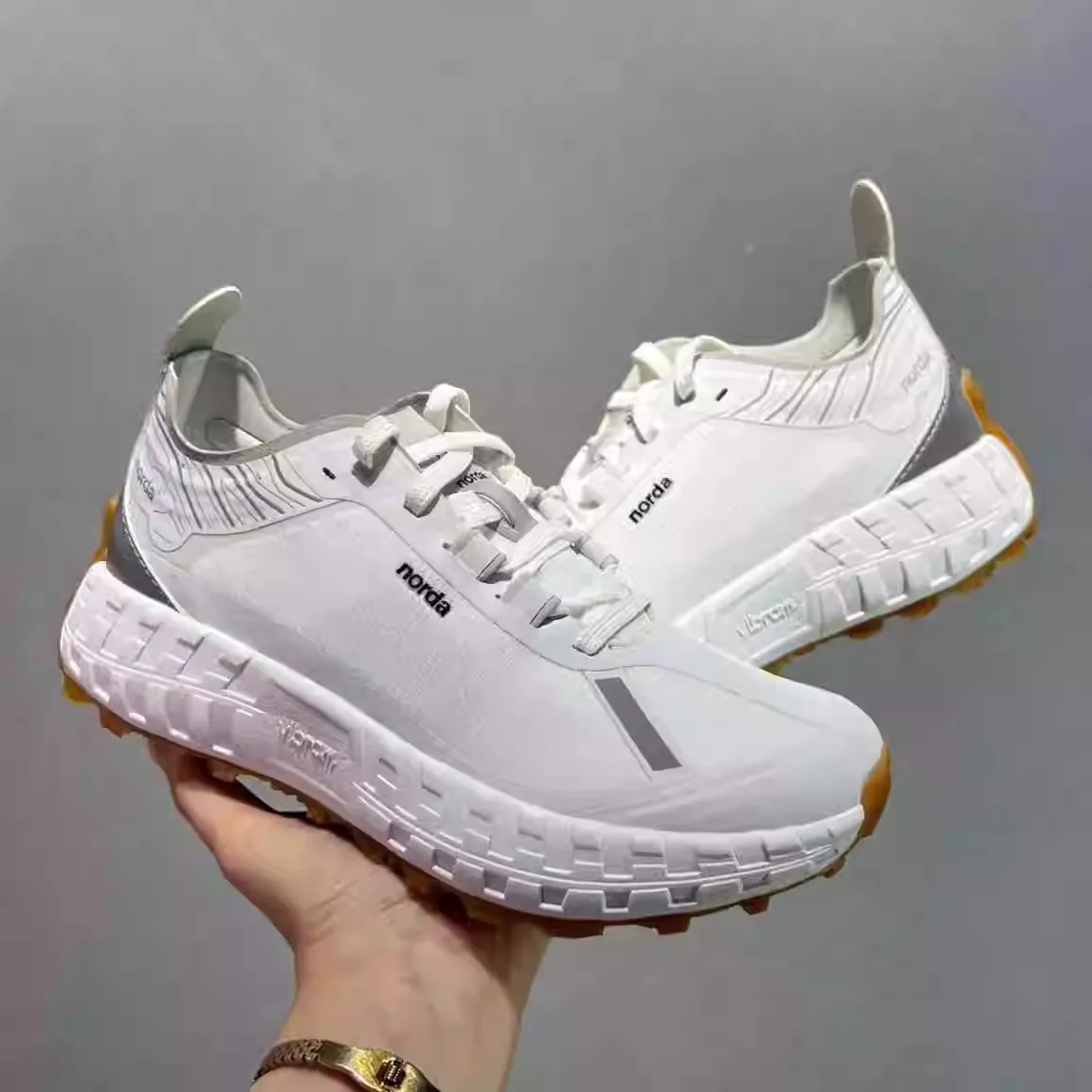 Classic 2025 Zipper Hiking Boots Professional Anti-Slip Hiking Boots Designer Wearable Hiking Sneakers