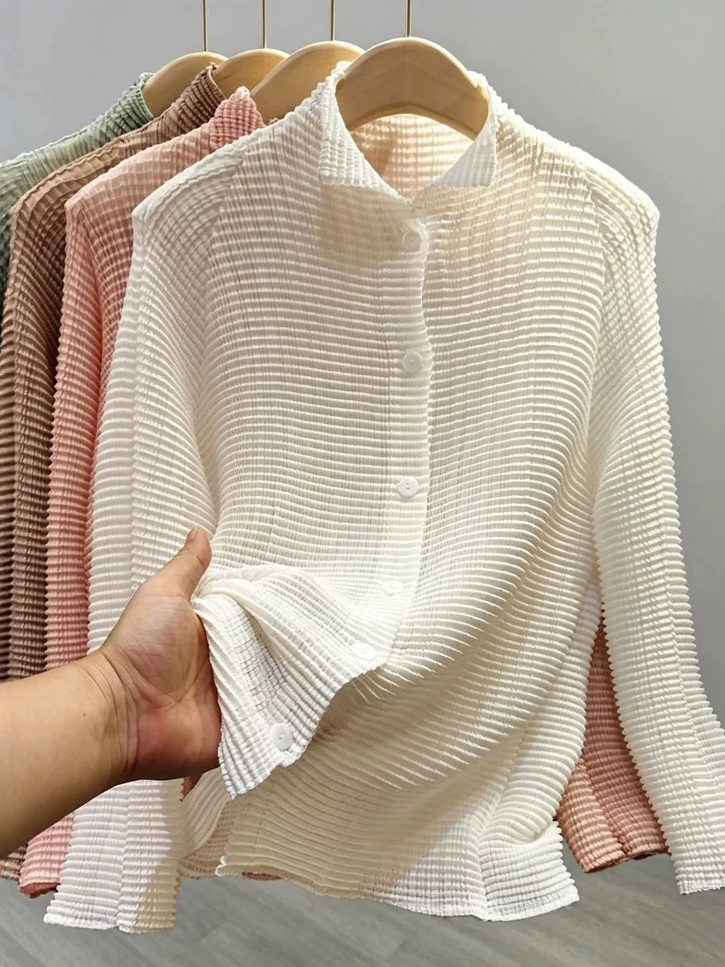 

High-End Pleated Open Cardigan Women's Spring Summer Thin Sunscreen Shirt Air Conditioning Multi-Functional Simple Lazy Style