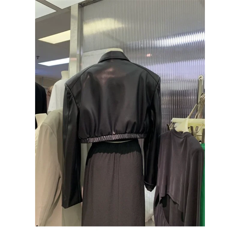 Chaqueta corta acolchada con hombros para mujer, chaqueta de cuero para motocicleta de cintura alta, otoño