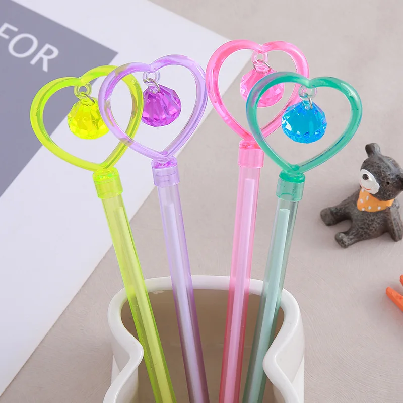 

1 шт., гелевая ручка с подвеской в форме сердца, качалка с высококачественными канцелярскими принадлежностями, студенческая водная офисная ручка для подписи, черная сменная ручка